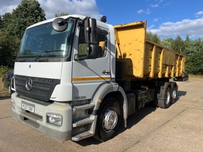 2007 Mercedes 2533 6x2 Hook Loader