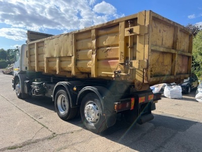 2007 Mercedes 2533 6x2 Hook Loader - 2