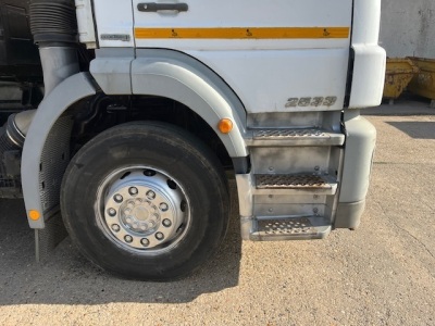 2007 Mercedes 2533 6x2 Hook Loader - 17