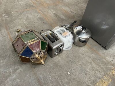 2x Toasters & Saucepans + Lampshade