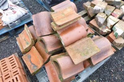 6 x Pallets of Unused + Reclaimed Bricks + Capstones - 4