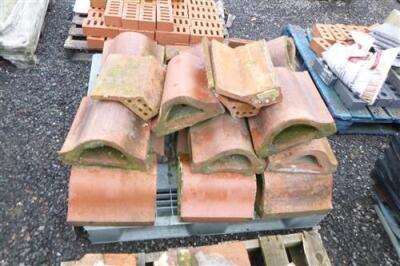 6 x Pallets of Unused + Reclaimed Bricks + Capstones - 5