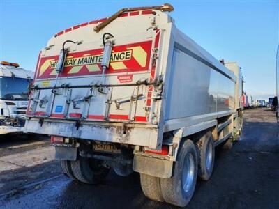 2015 Volvo FM 8x4 Insulated Body Tipper - 9