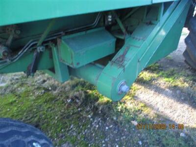 John Deere 1085 Combine - 13