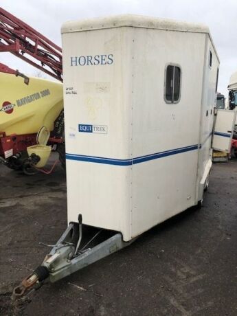 2000 Equi-Trek Tandem Axle 2 Horse Trailer