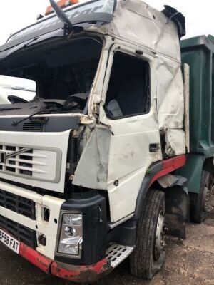 2008 Volvo FM 8x4 Side Loader Refuse Vehicle - 4