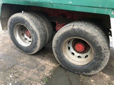 2008 Volvo FM 8x4 Side Loader Refuse Vehicle - 9