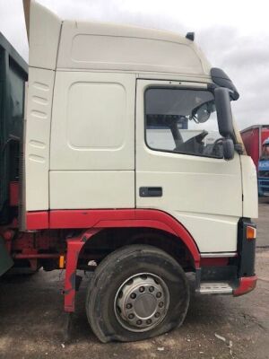 2008 Volvo FM 8x4 Side Loader Refuse Vehicle - 11