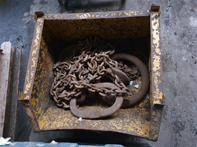 Steel Stillage and Lifting Chain