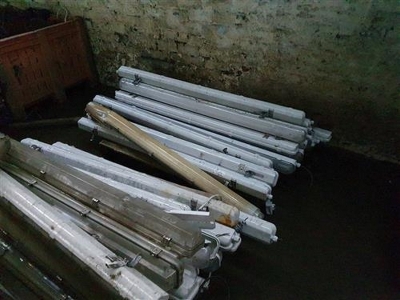 Qty of Strip Ligths - 4