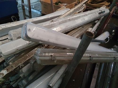 Qty of Strip Ligths - 5