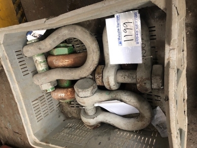 4 x Heavy Duty Shackles, Plus Dolav Box