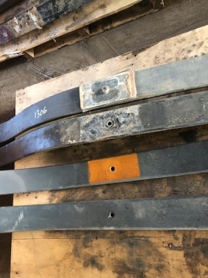 2 Pairs of Vehicle Springs  - 3