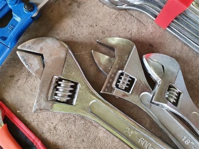 24 Inch, 18 Inch, 15 Inch Adjustable Spanners - 2