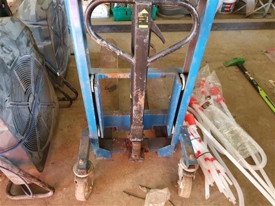 500kg Hi-Lift Pallet Truck  - 2