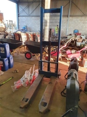 500kg Hi-Lift Pallet Truck  - 6
