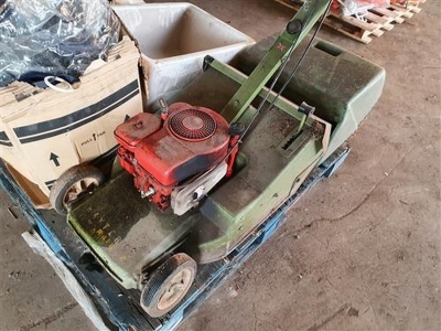 Qty of Lights + Belfast Sink + Petrol Mower - 3