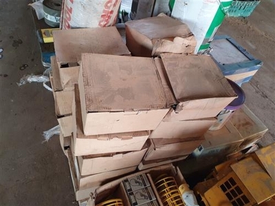 Pallet of Floor Tiles / Adhesive + Insulation - 7