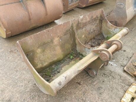 6ft Ditching Bucket - 65mm Pins