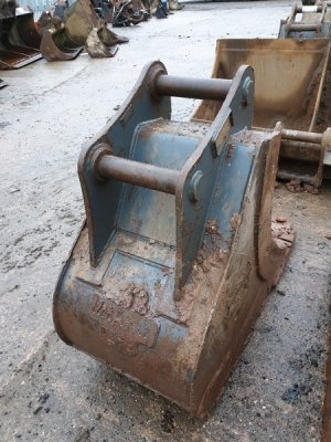 2ft Digging Bucket - 65mm Pins - 3