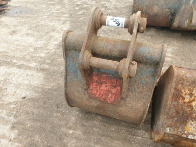 18 Inch Digging Bucket - 40mm Pins - 2