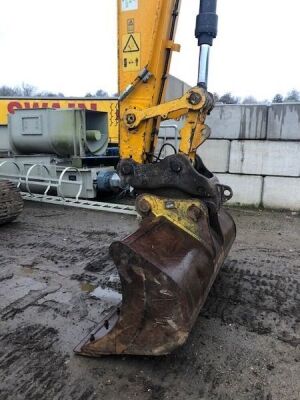 2014 JCB JS220 LC Excavator - 13