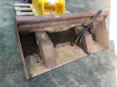 Hydraulic Tip Skid Steer Bucket - 2