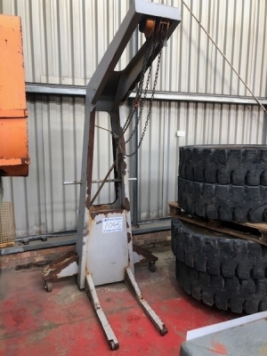 350Kg Mobile Hoist