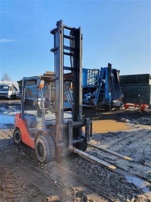 2013 Toyota 8FDF30 Diesel Forklift - 2