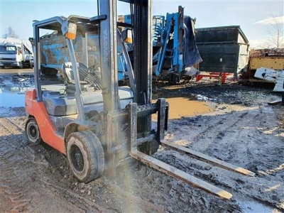 2013 Toyota 8FDF30 Diesel Forklift - 3