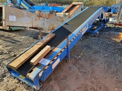 Mobile Electric Conveyor c/w Hydraulic Tilt, 600mm Belt