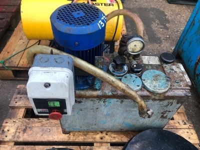 Hydraulic Power Pack, 2 x Duct Caps Etc - 4