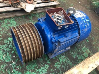 Cristy + Norris Pulveriser 24 x 12 + Heavy Duty Electric Motor + Drive Pulley - 10