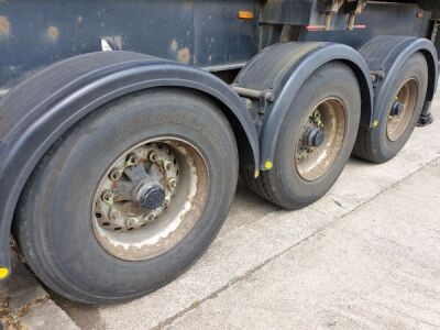 2007 Dennison Triaxle Sliding Skeletal Trailer - 6