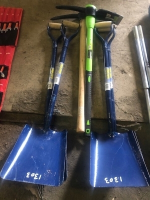 4 x Steel Shovels & 2 Picks - 3