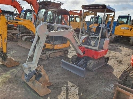 2018 Takeuchi TB215R Mini Digger