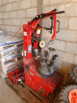 2002 Butler Air Feed Tyre Machine - 2