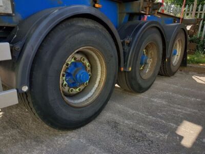 2007 Dennison Triaxle Sliding Skeletal Trailer - 6