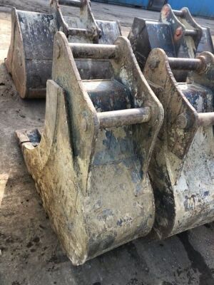 18Inch Digging Bucket - 65mm Pins - 4