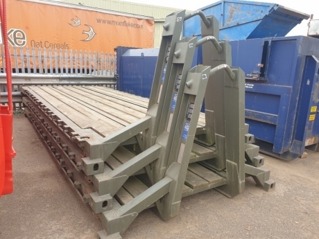 Big Hook 20' Flat Rack Body c/w Twistlocks