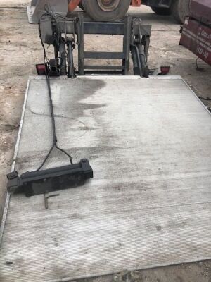 Dhollandia Tail Lift  - 4