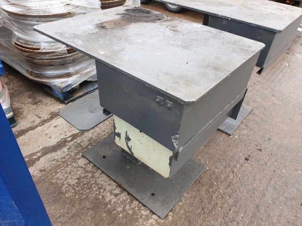 Pedestal Work Bench Malcolm Harrison