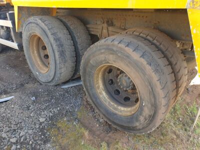 2015 Volvo FM420 8x4 Alloy Body Aggregate Spec Tipper - 14