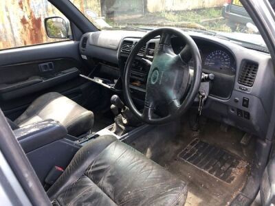 2004 Toyota Hilux VX Double Cab Pickup - 3