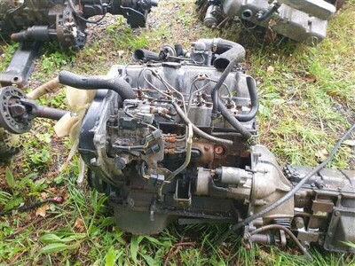 Mitsubishi 4 Cylinder Diesel Engine & Gearbox - 2