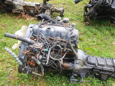 Mitsubishi 4 Cylinder Diesel Engine & Gearbox - 2