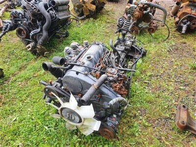 Mitsubishi 4 Cylinder Diesel Engine & Gearbox - 3