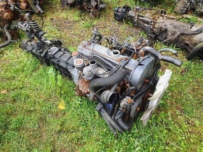 Mitsubishi 4 Cylinder Diesel Engine & Gearbox - 4