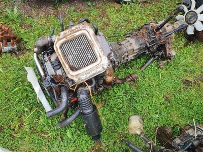 Nissan 4 Cylinder Diesel Engine & Gearbox - 2