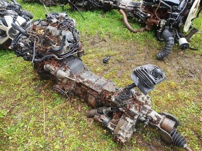 Mitsubishi 4 Cylinder Diesel Engine & Gearbox - 3